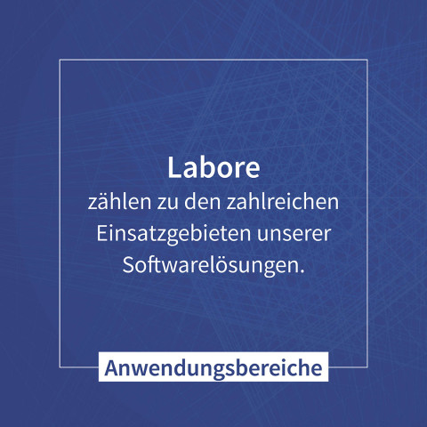 Auf blauem Hintergrund in weißer Schrift steht dieser Text: „Labore zählen zu den zahlreichen Einsatzgebieten unserer Softwarelösungen.“